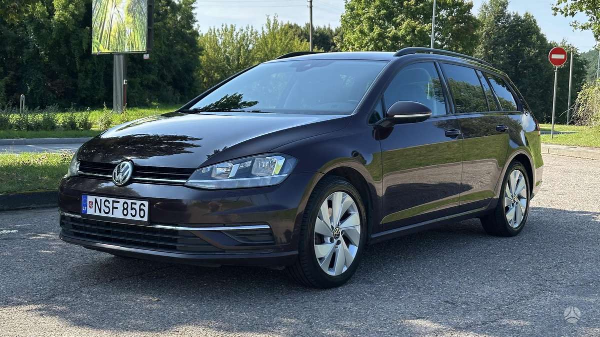 Volkswagen Golf - 1