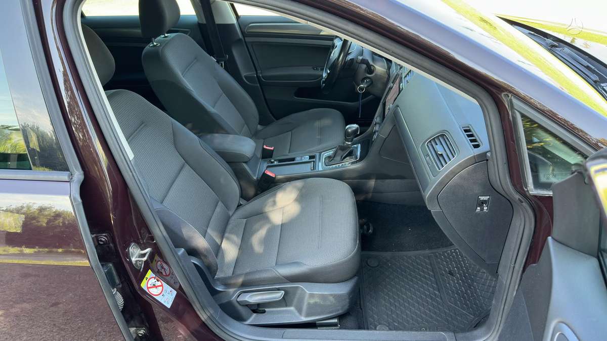 Volkswagen Golf - 10