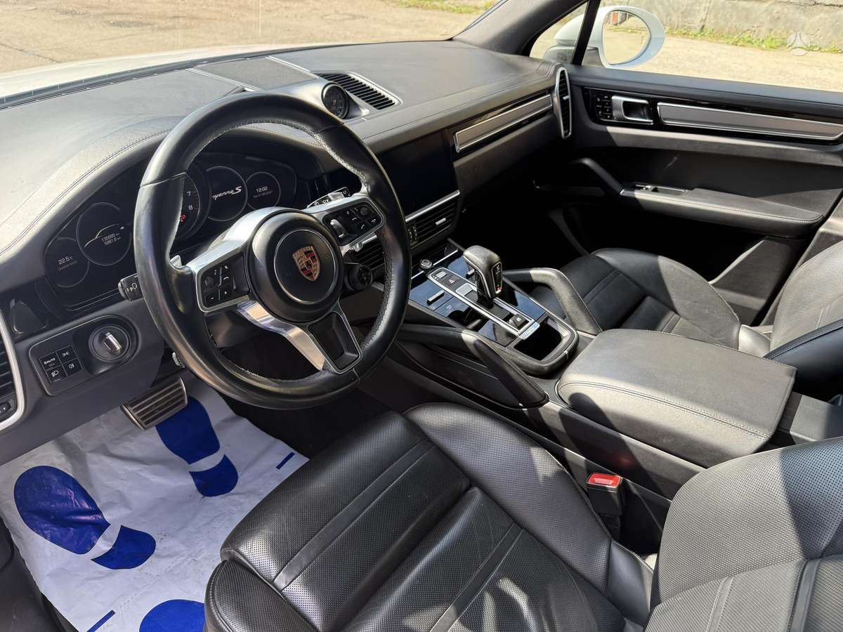 Porsche Cayenne - 12