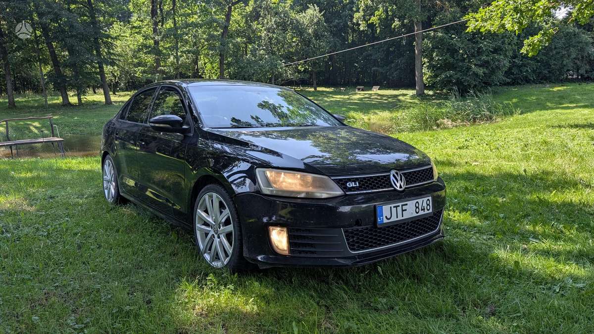 Volkswagen Jetta - 1