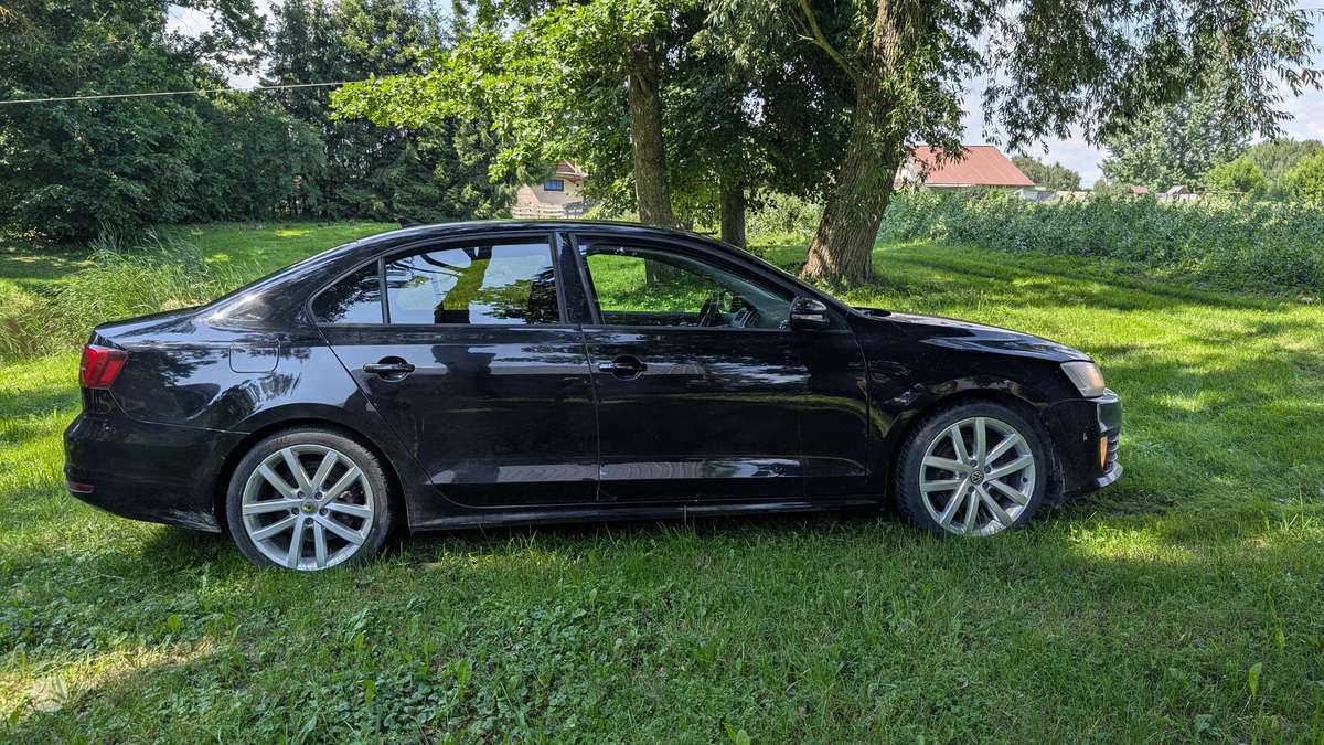 Volkswagen Jetta - 2