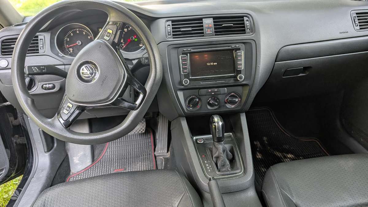 Volkswagen Jetta - 8