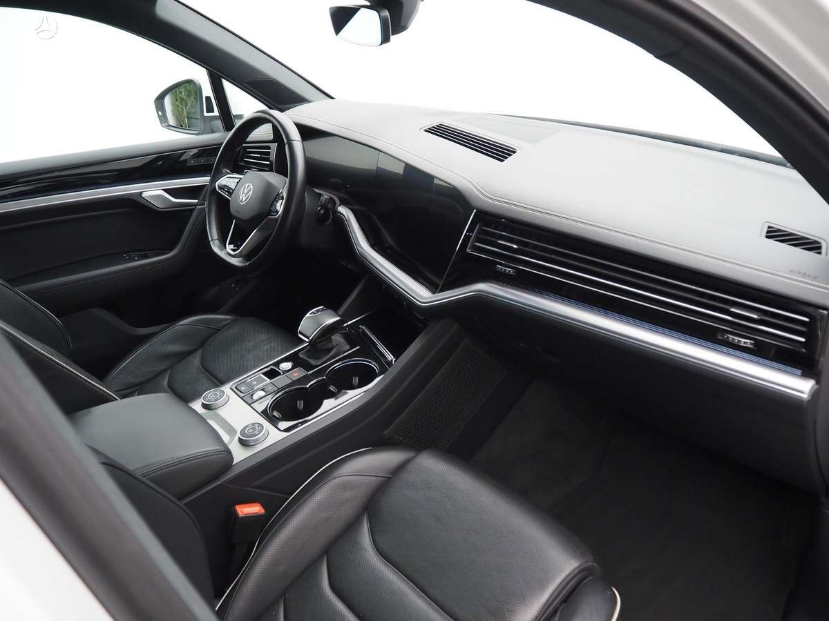 Volkswagen Touareg - 12