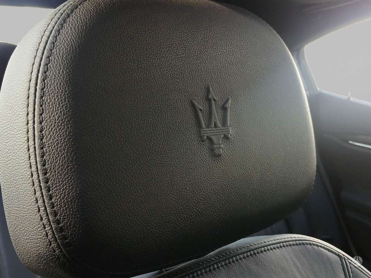 Maserati Ghibli, 3.0 l., Седан
