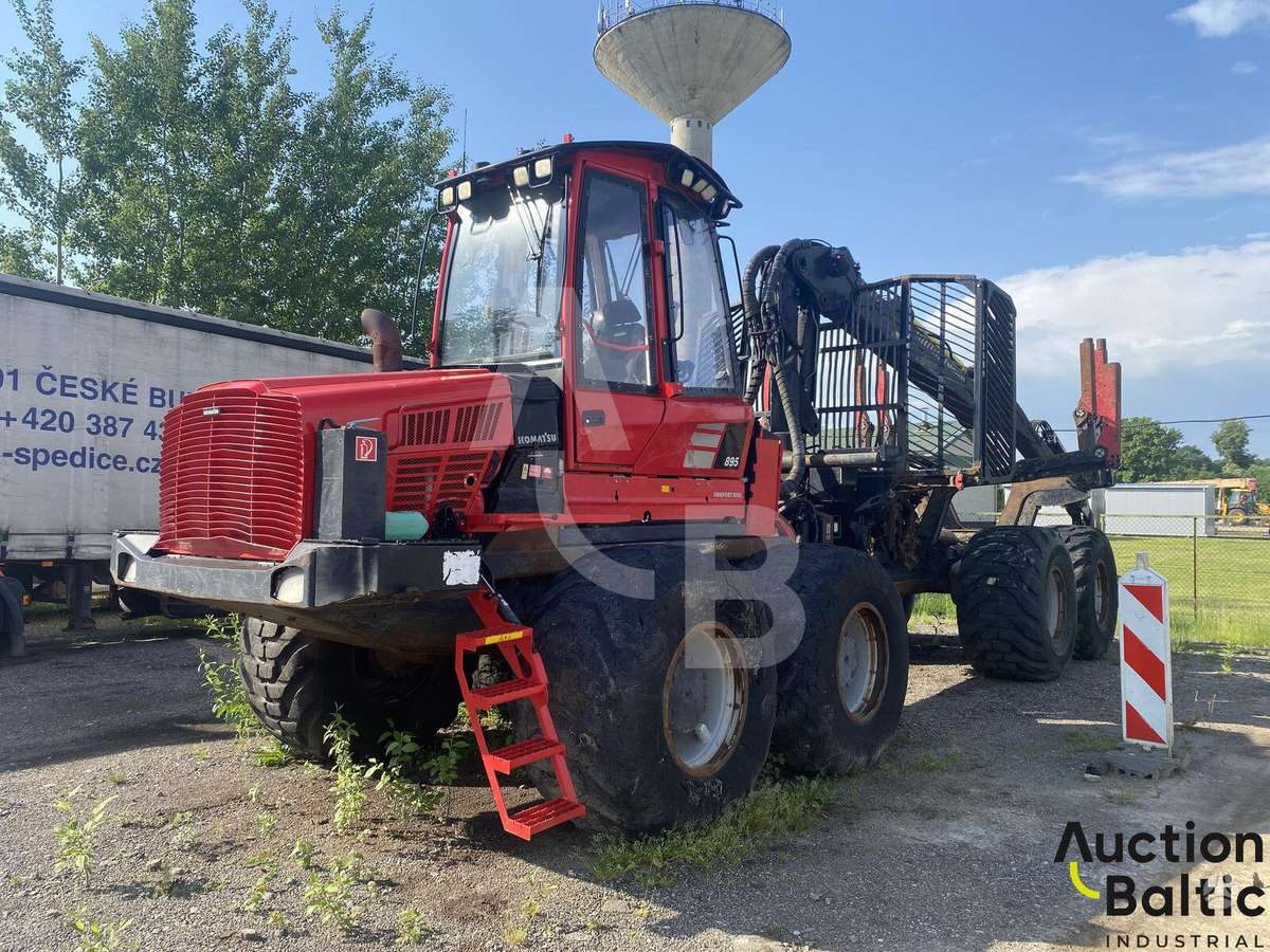 Komatsu 895, forwarders