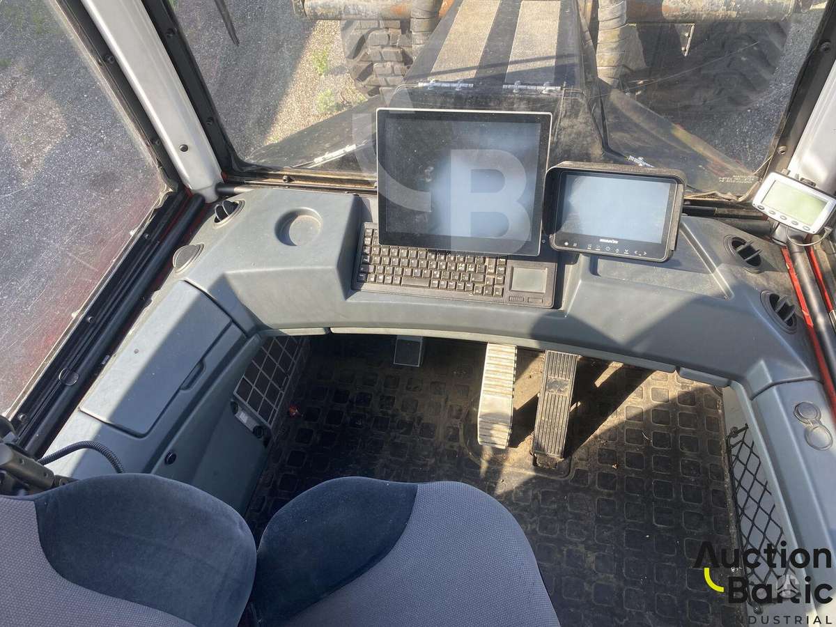 Komatsu 895, forwarders