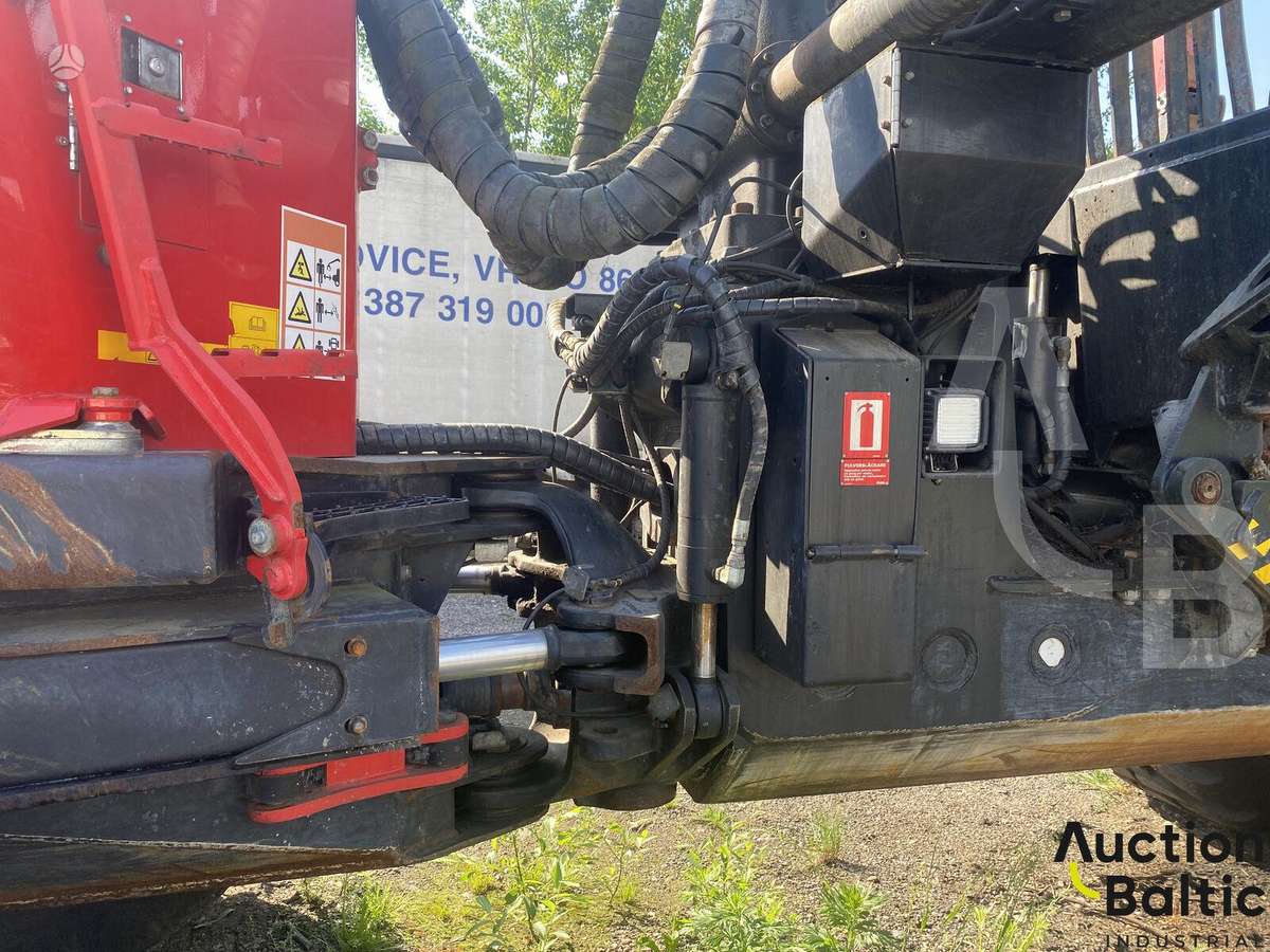 Komatsu 895, forwarders