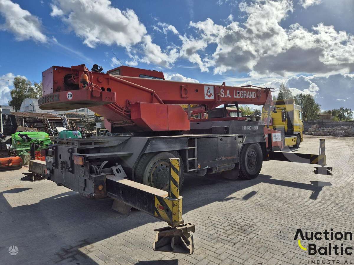 Liebherr UTM 526, crane
