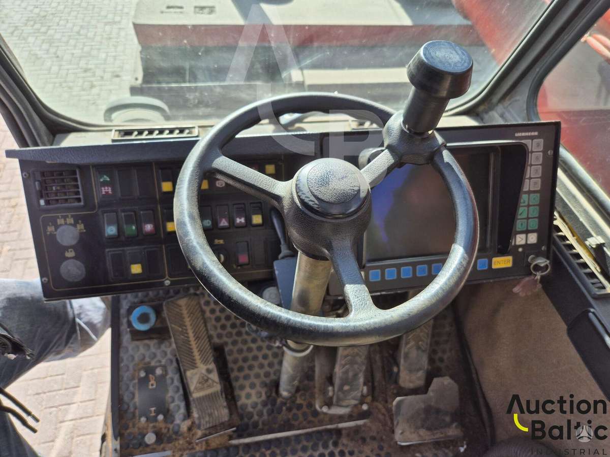 Liebherr UTM 526, crane