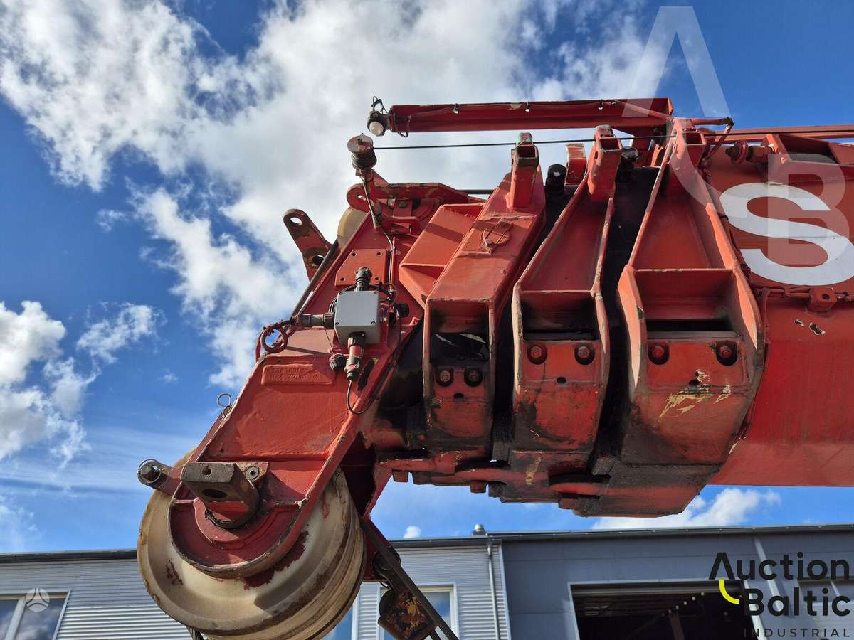 Liebherr UTM 526, crane