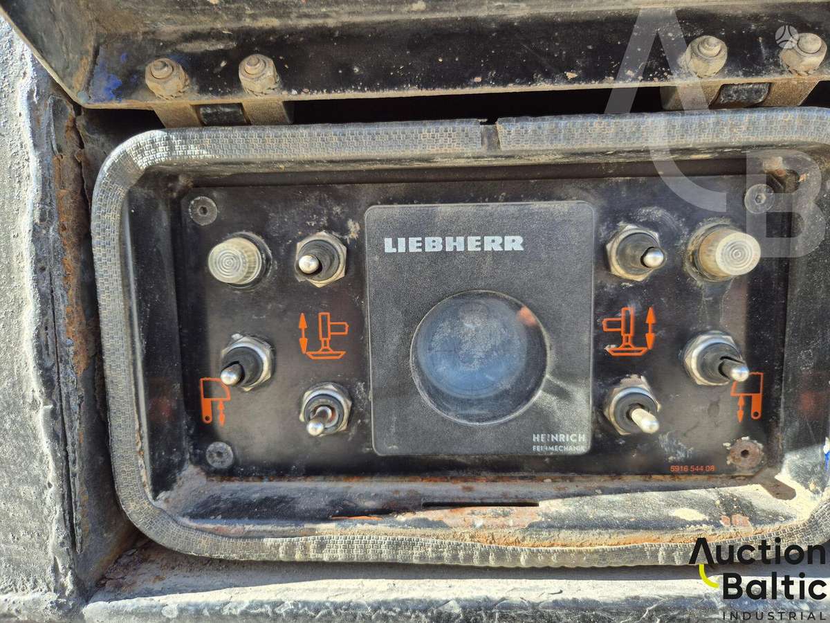 Liebherr UTM 526, kranai