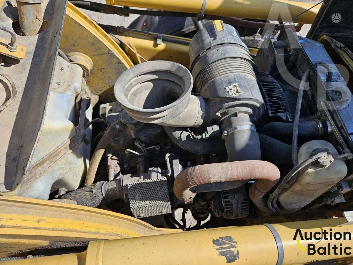 Komatsu WB93S-5E0, excavator loader