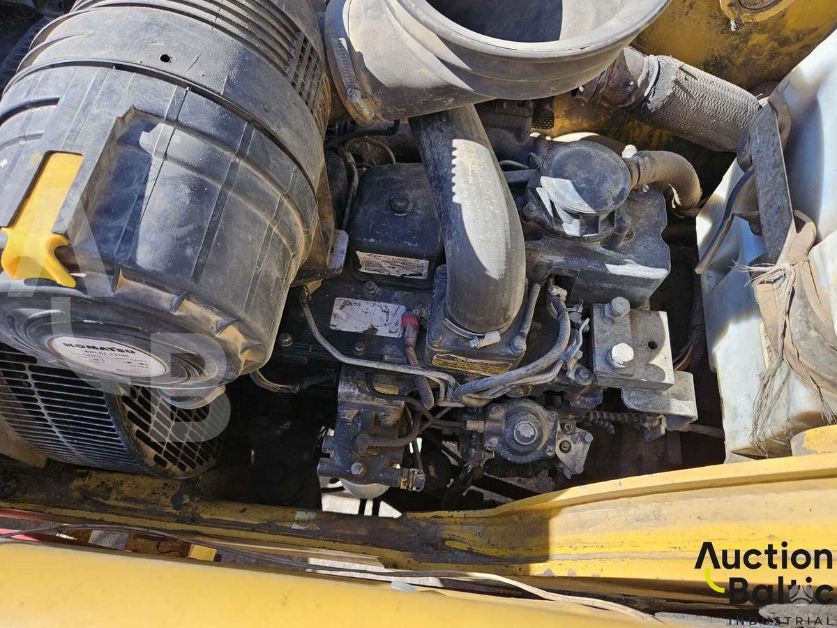 Komatsu WB93S-5E0, excavator loader