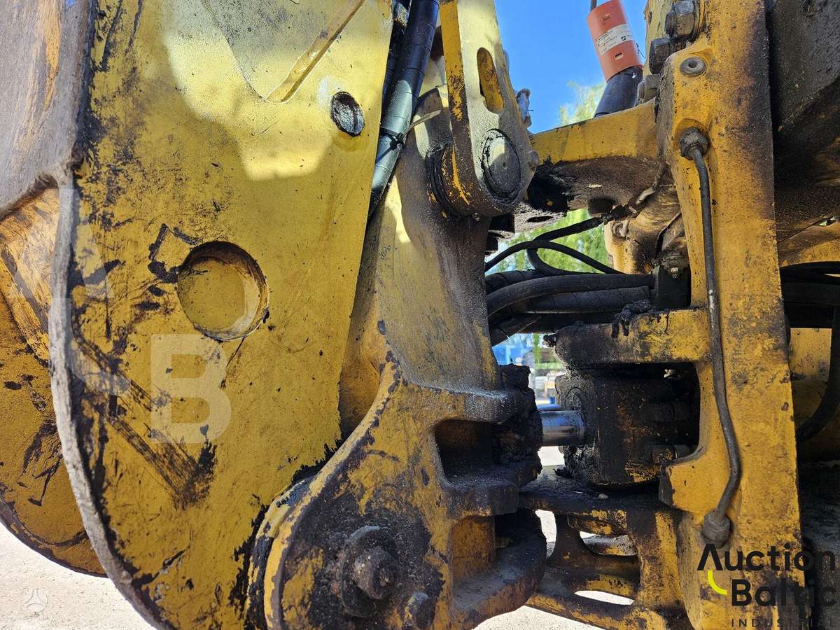 Komatsu WB93S-5E0, excavator loader