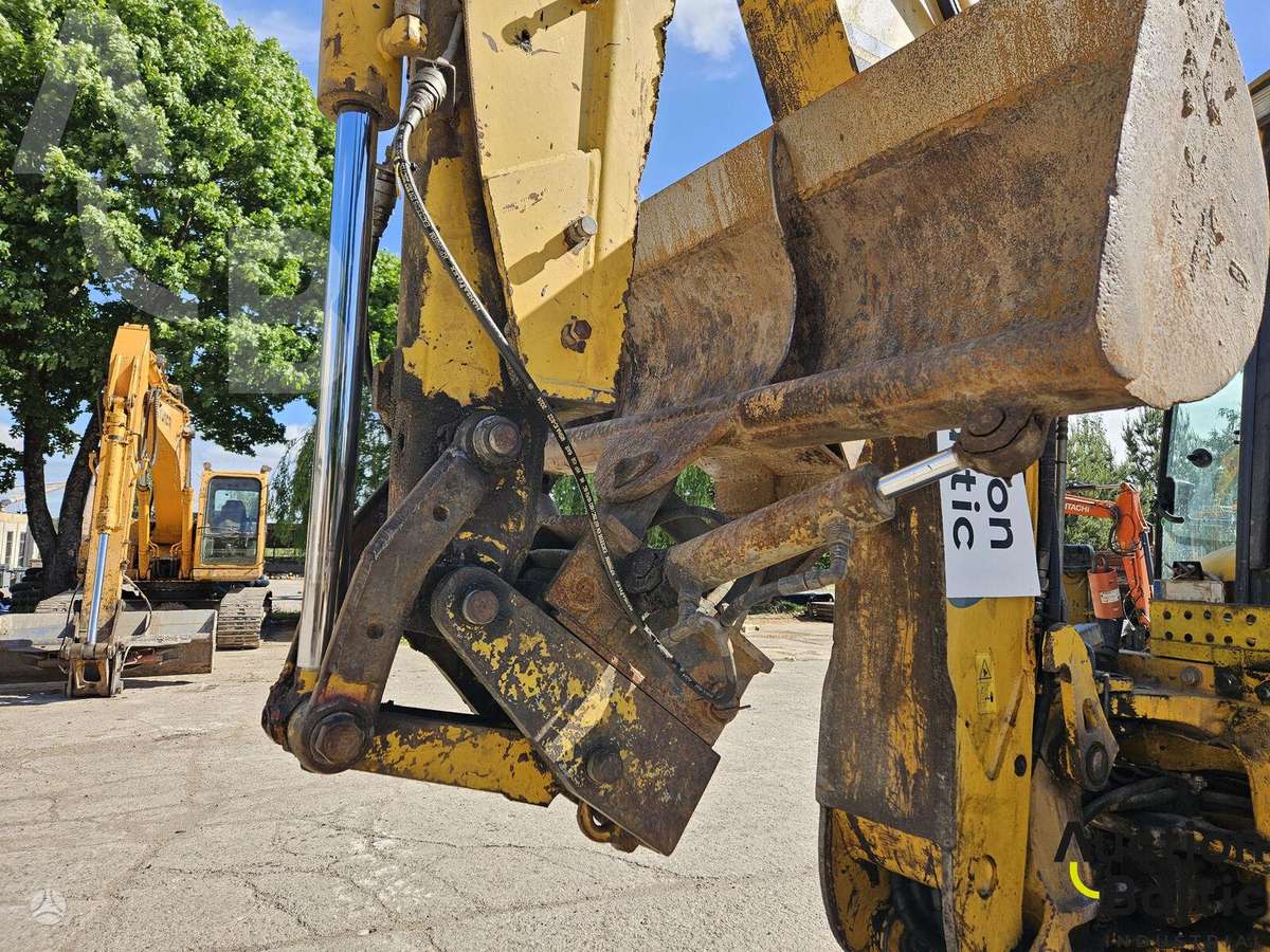 Komatsu WB93S-5E0, excavator loader