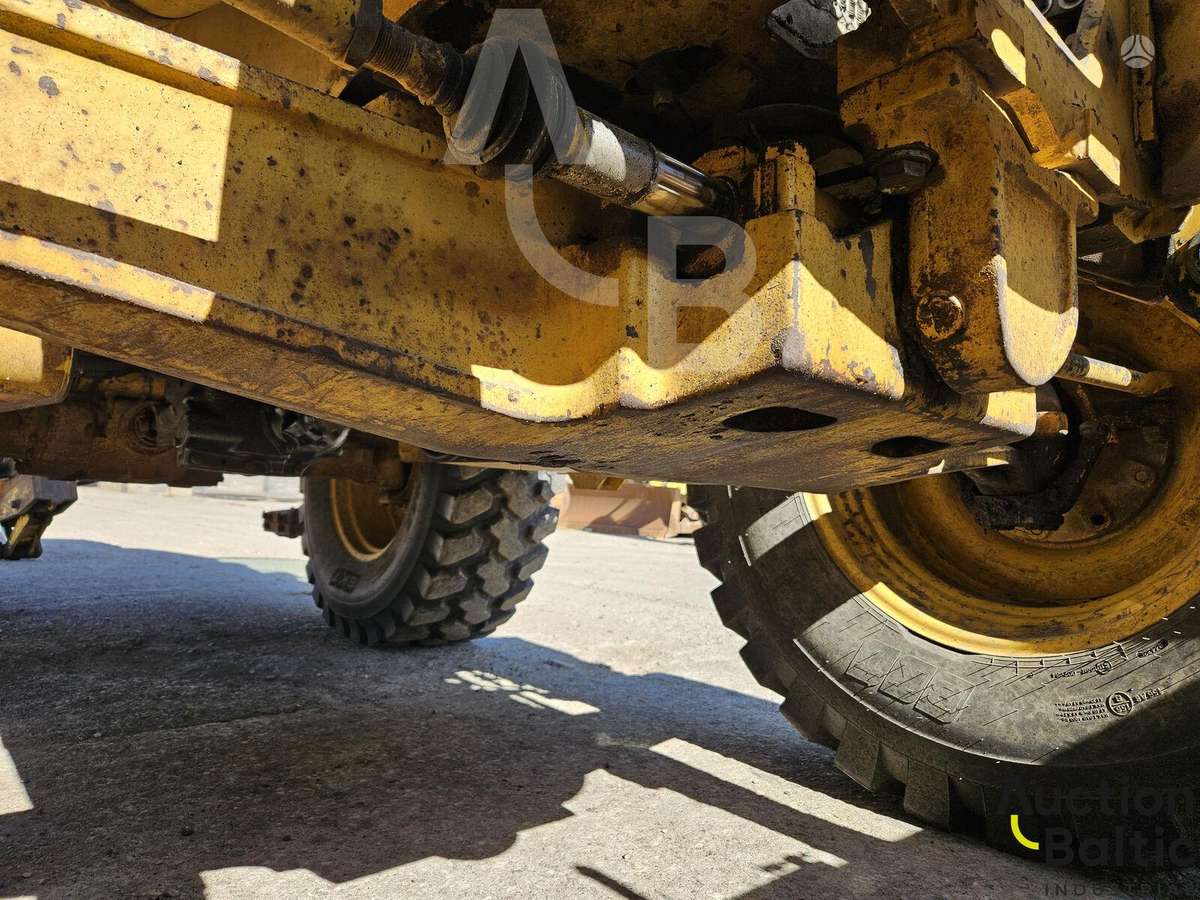 Komatsu WB93S-5E0, excavator loader
