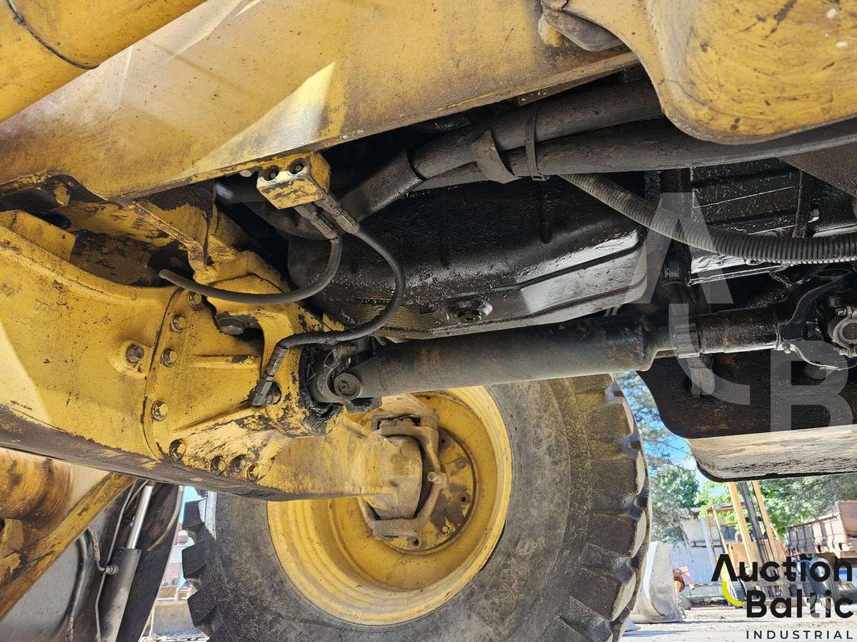 Komatsu WB93S-5E0, excavator loader