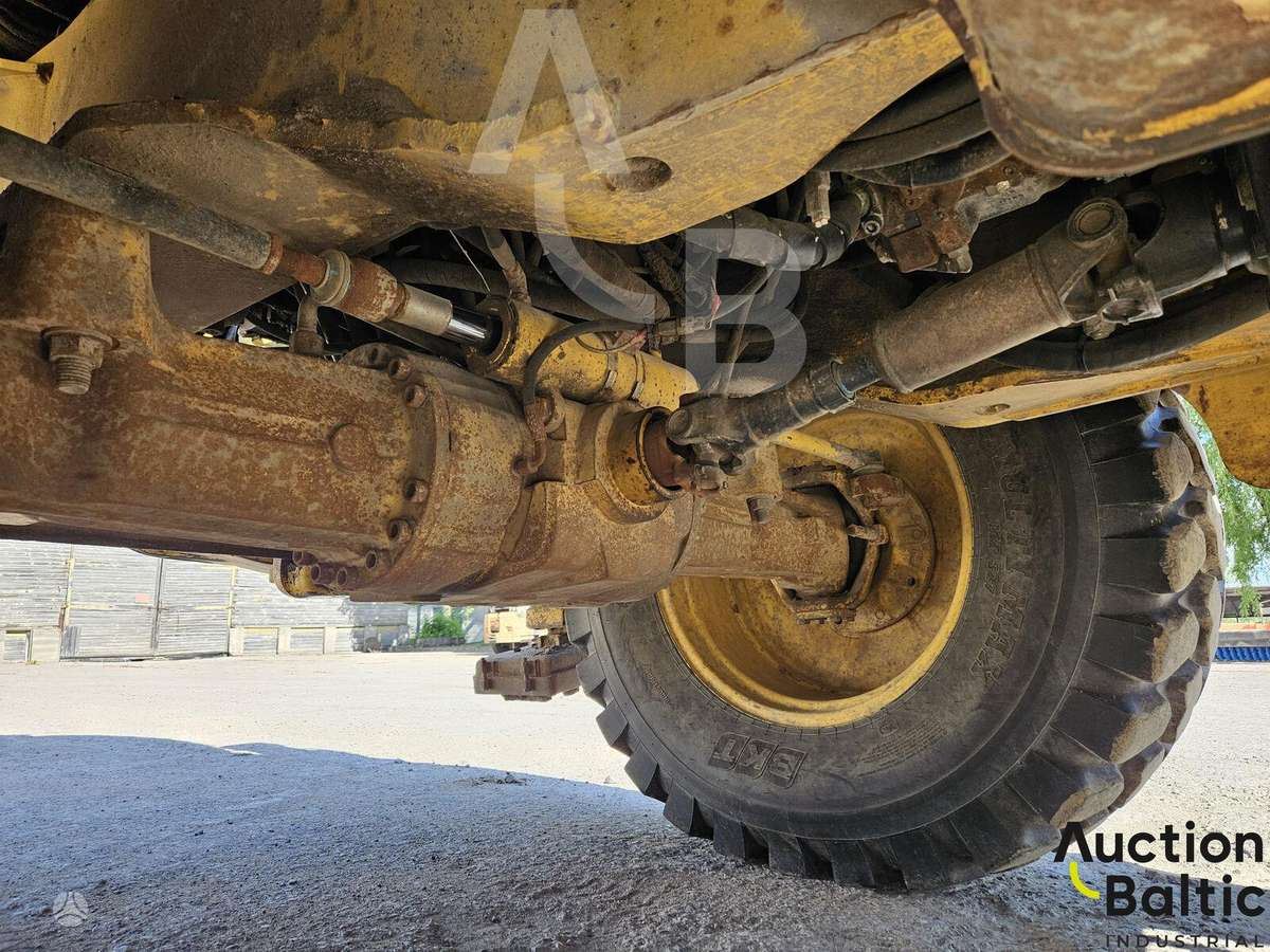 Komatsu WB93S-5E0, excavator loader