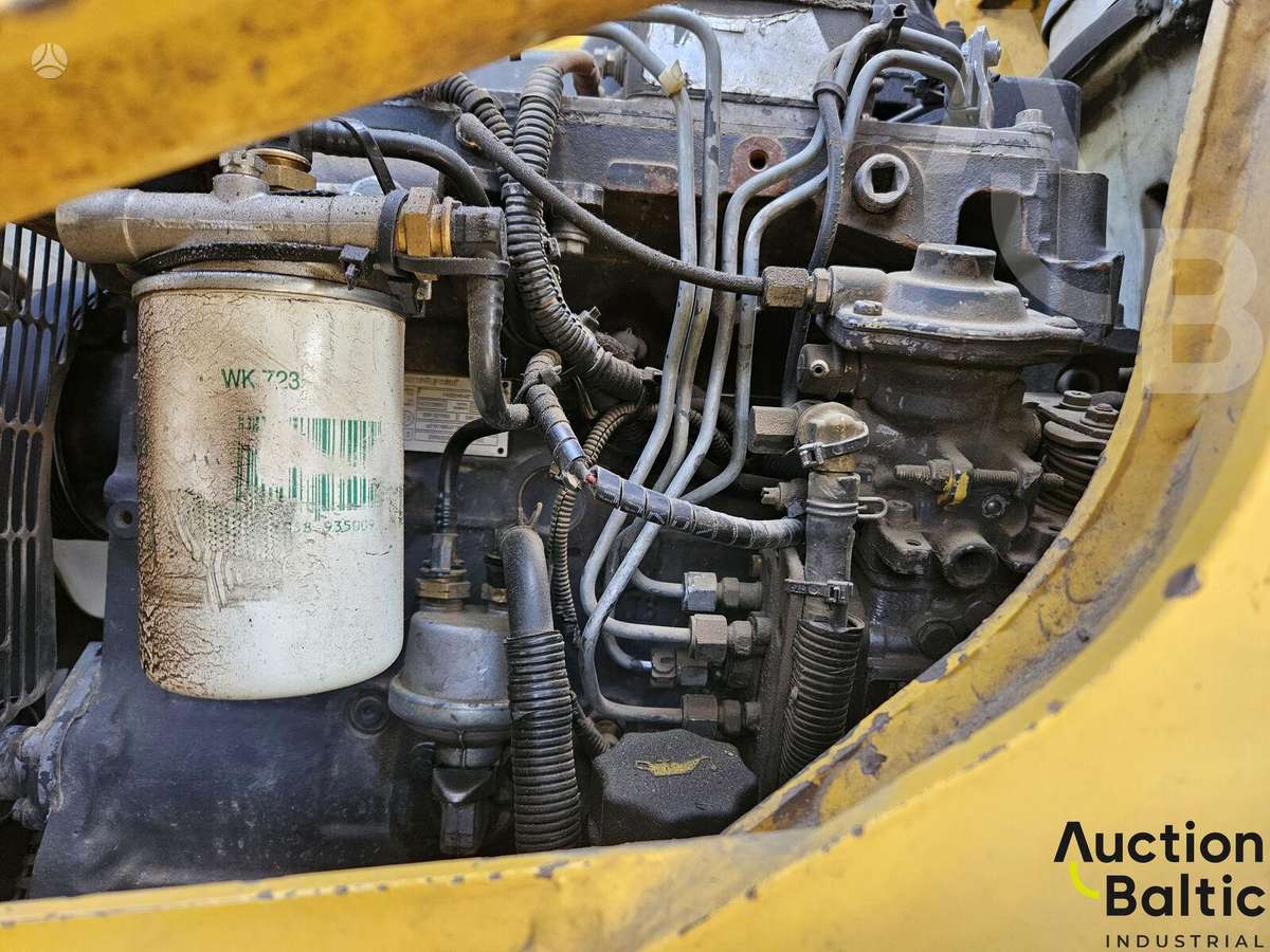 Komatsu WB93S-5, excavator loader