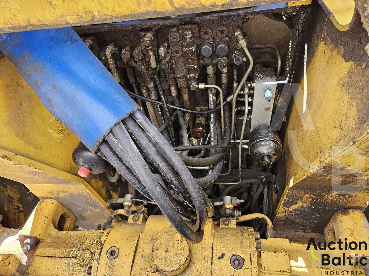 Komatsu WB93S-5, excavator loader