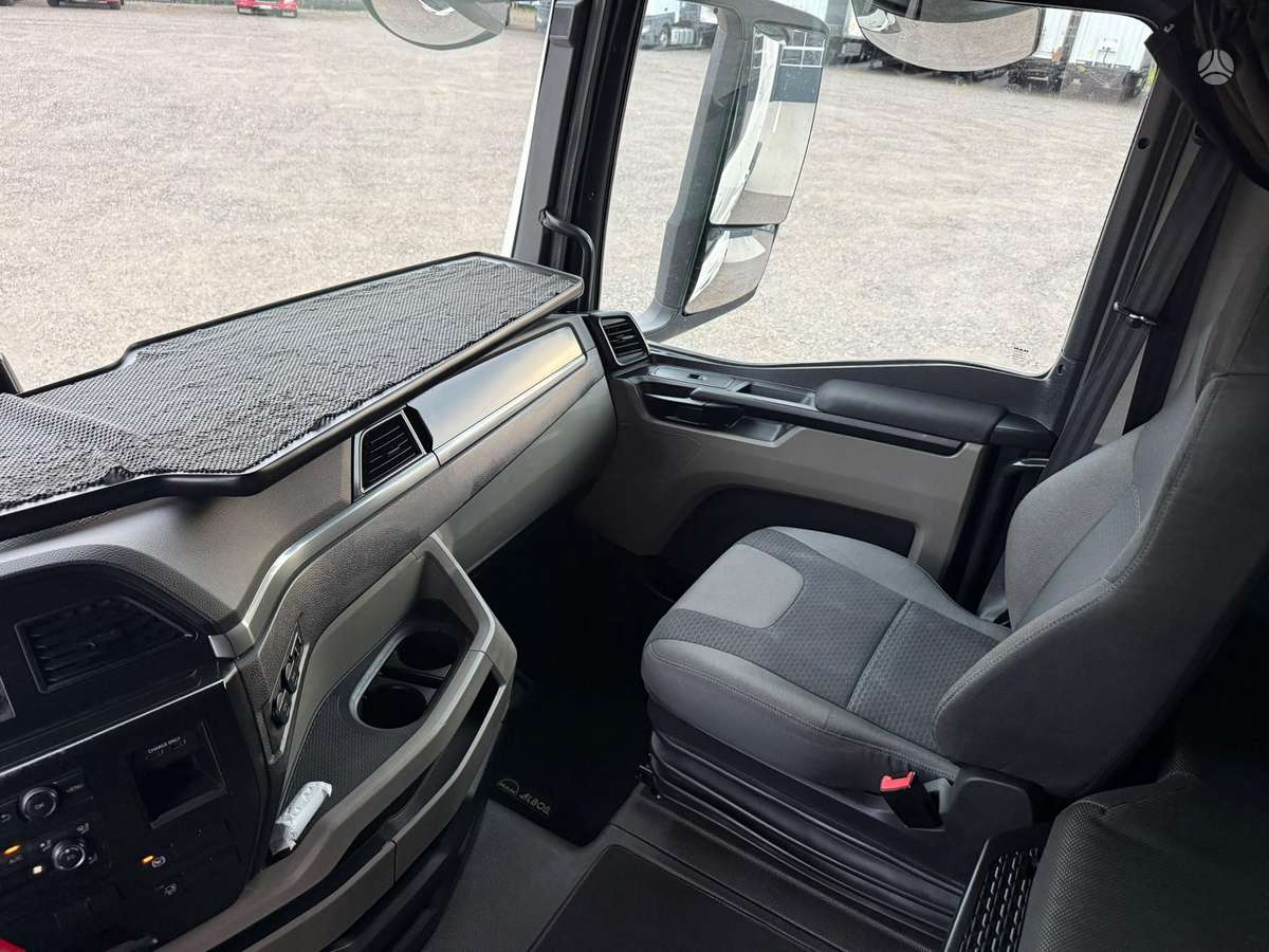 MAN TGX18.470, double sleeper