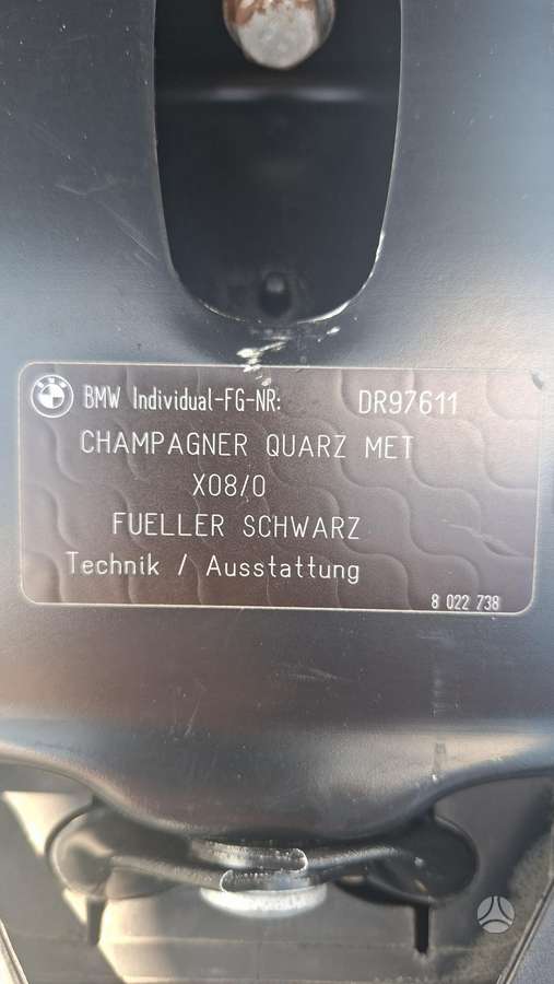 BMW 740, Седан
