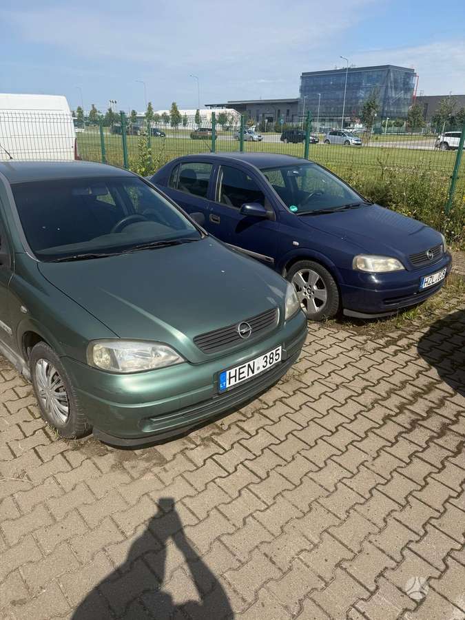 Opel Astra, sedanas