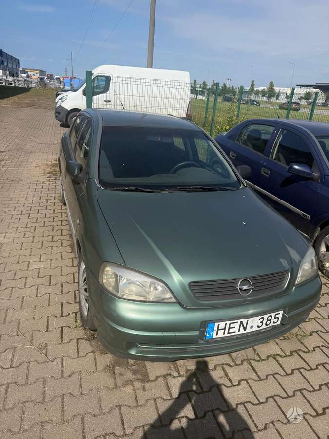 Opel Astra, sedanas