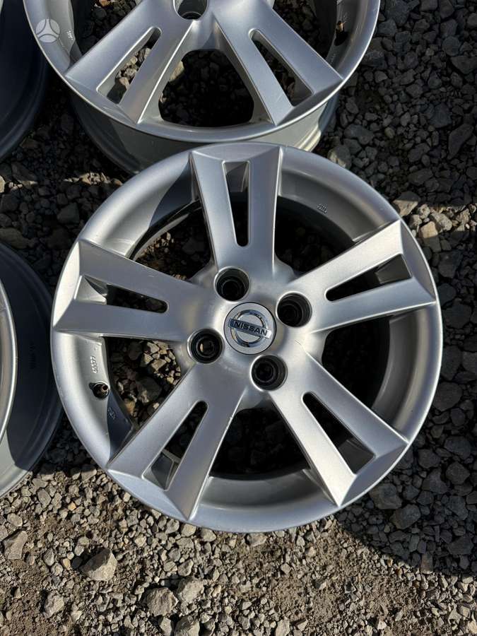 Nissan, lengvojo lydinio, R15
