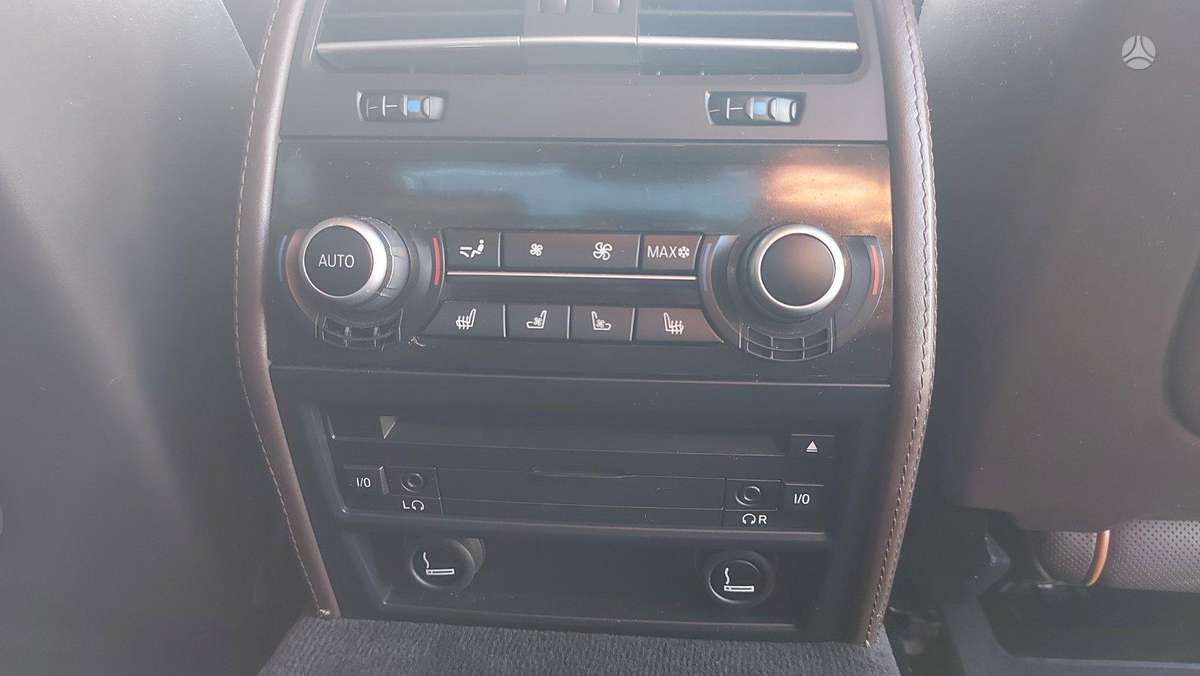 BMW 740, Седан