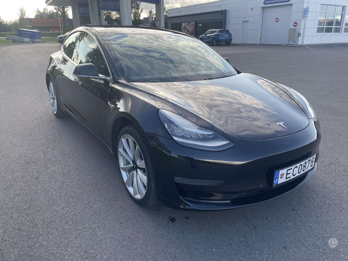 Tesla Model 3, saloon / sedan