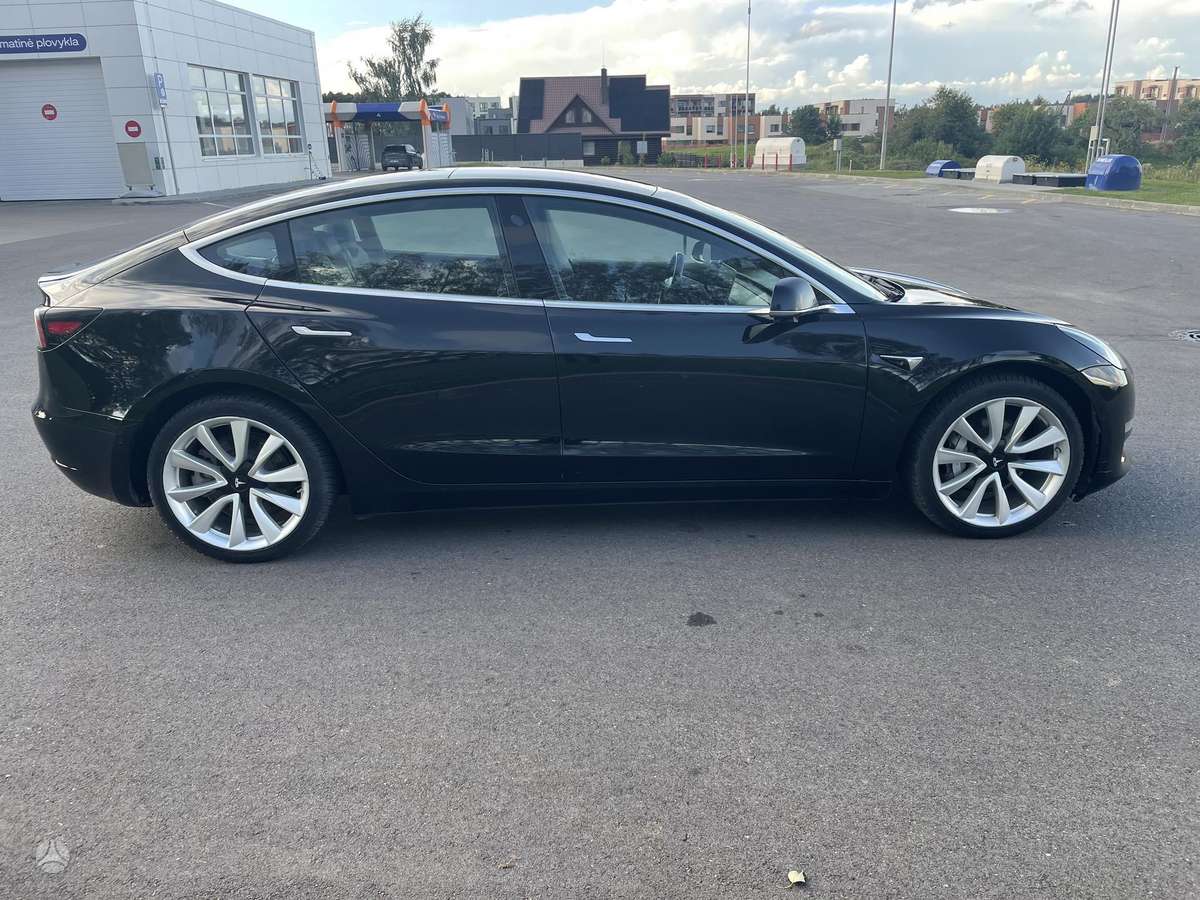 Tesla Model 3, saloon / sedan