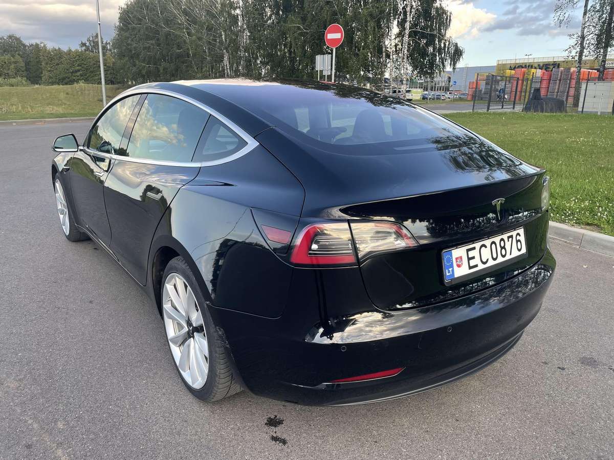 Tesla Model 3, saloon / sedan