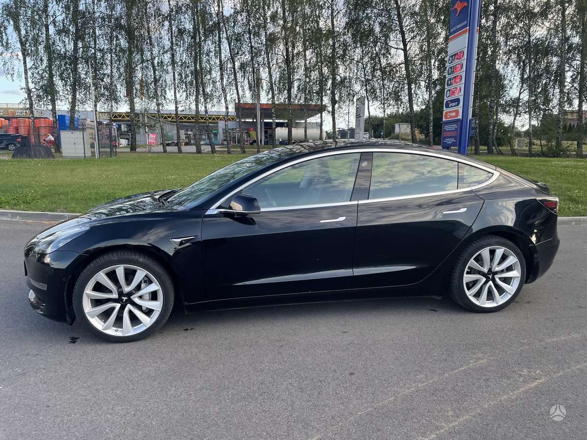 Tesla Model 3, sedans