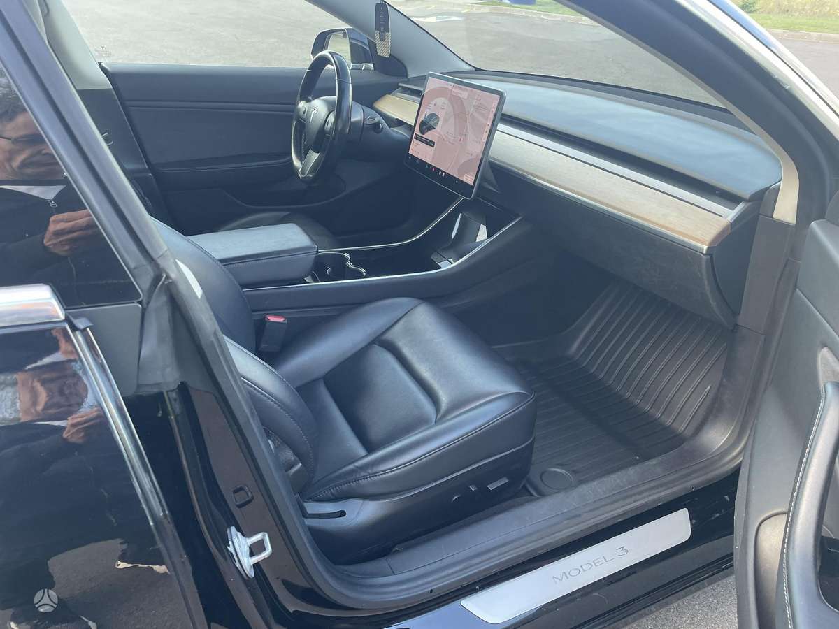 Tesla Model 3, saloon / sedan