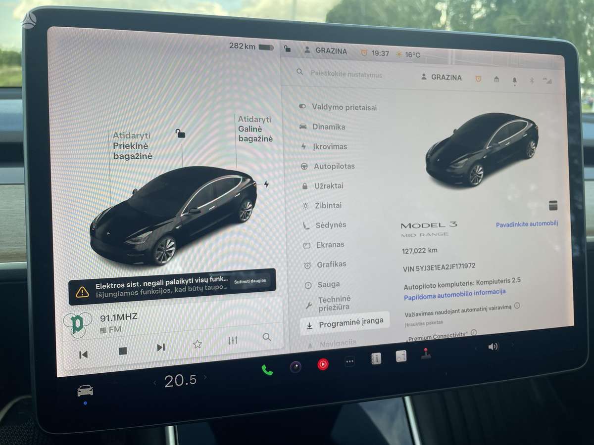 Tesla Model 3, sedanas