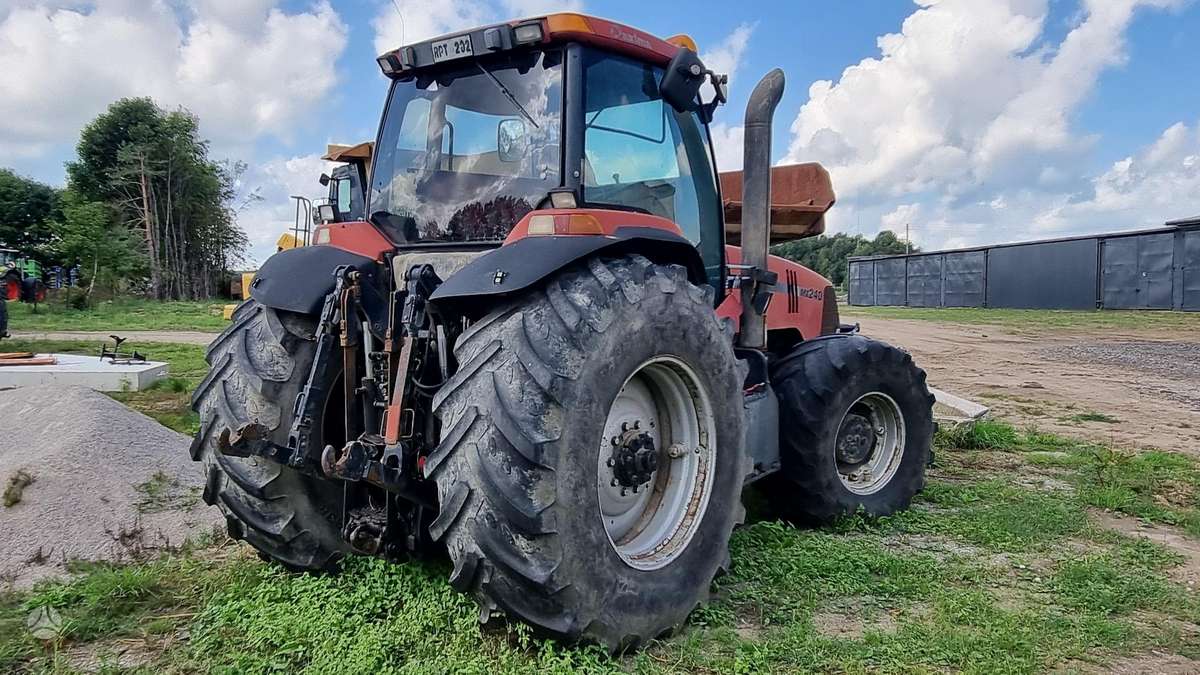 Case-IH MX240, traktori