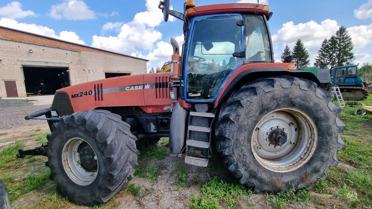 Case-IH MX240, traktoriai