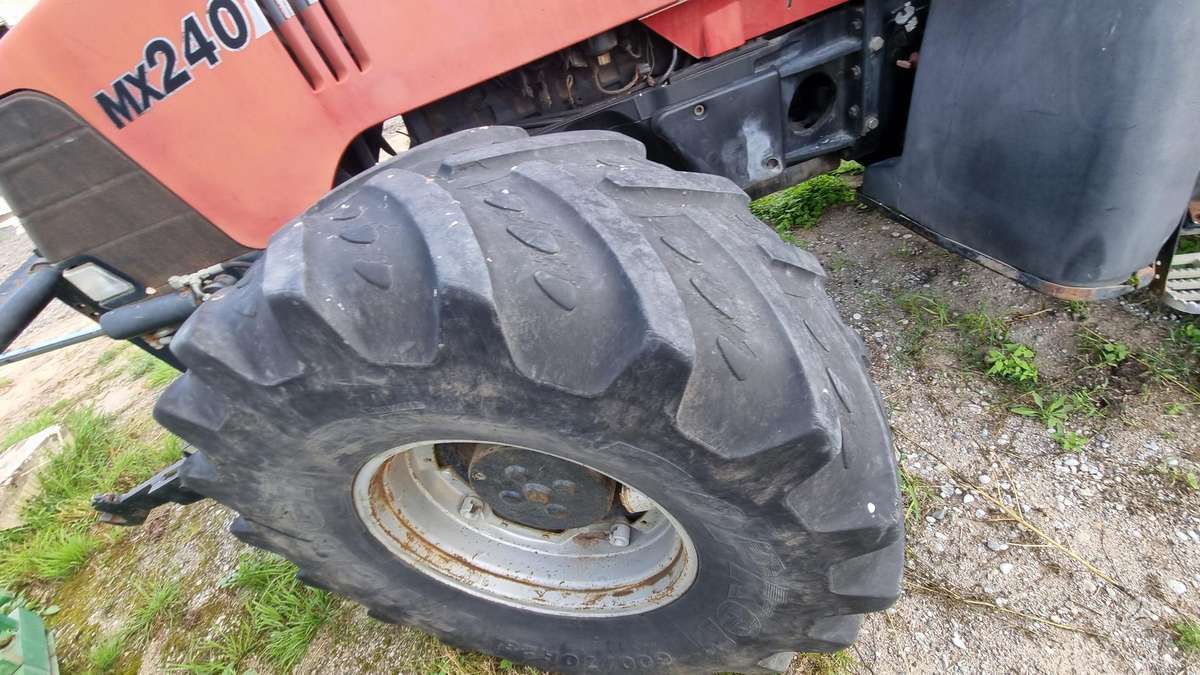 Case-IH MX240, traktoriai