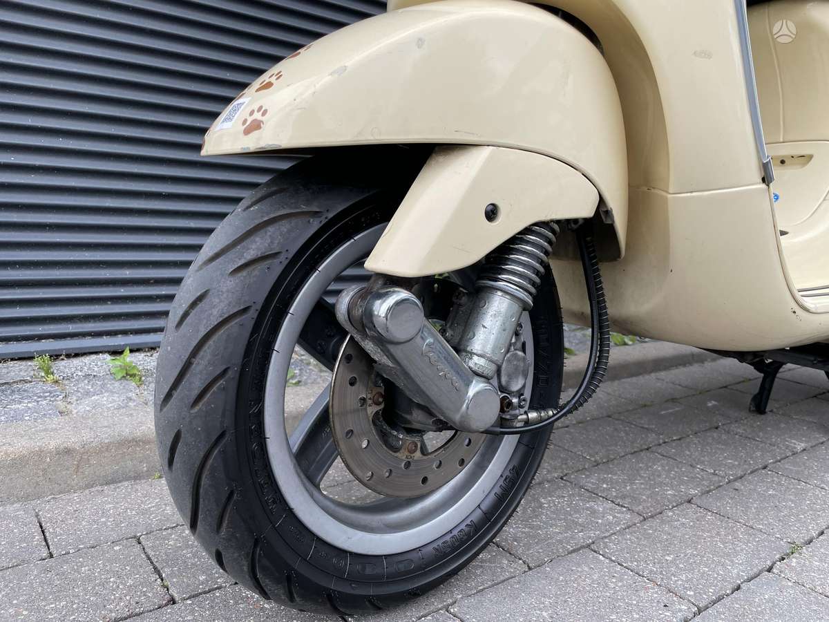 Piaggio Vespa 125cc, scooters / mopeds