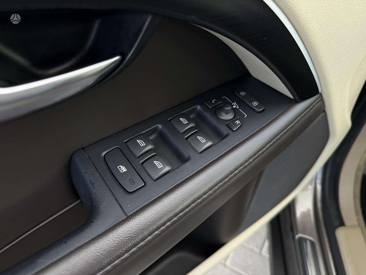Volvo XC70, 2.4 l., wagon