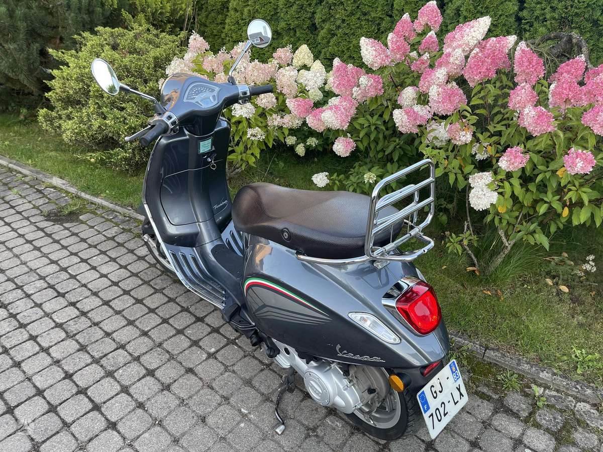 Piaggio Vespa 50cc, мотороллеры / мопеды