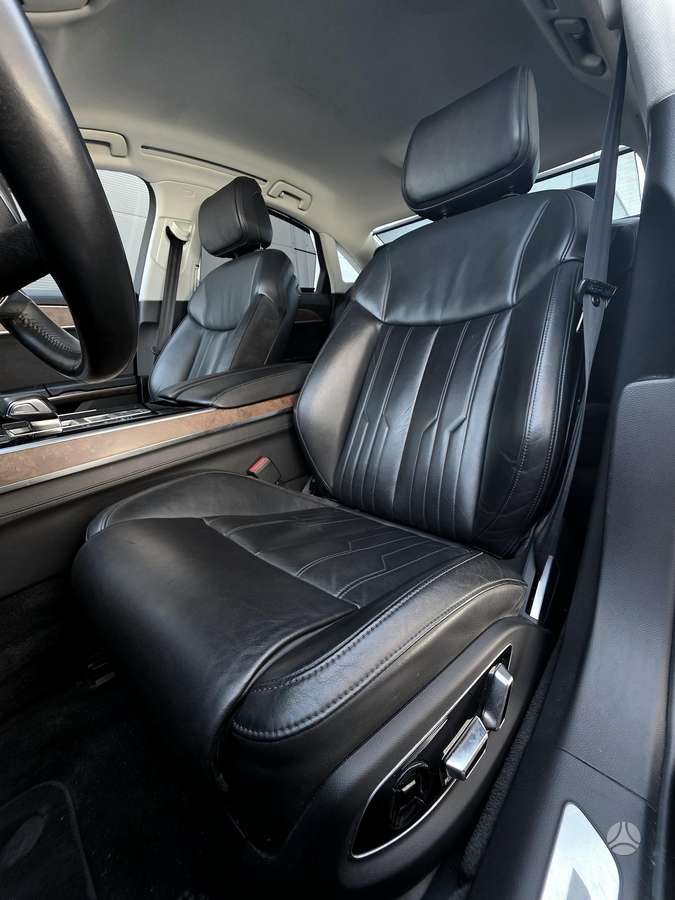 Audi A8, 3.0 l., sedanas