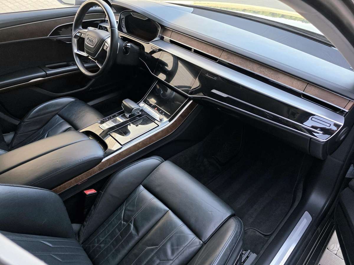Audi A8, 3.0 l., Седан