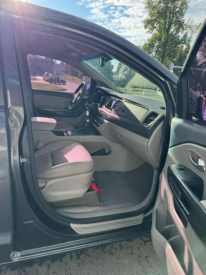 Kia Carnival, 2.2 l., Минивэн
