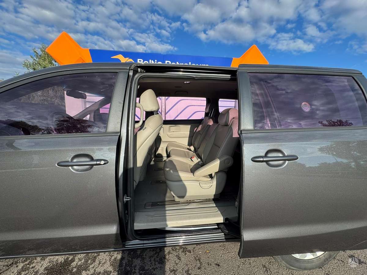Kia Carnival, 2.2 l., Минивэн