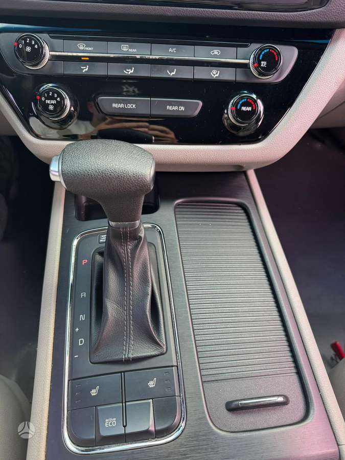 Kia Carnival, 2.2 l., Минивэн