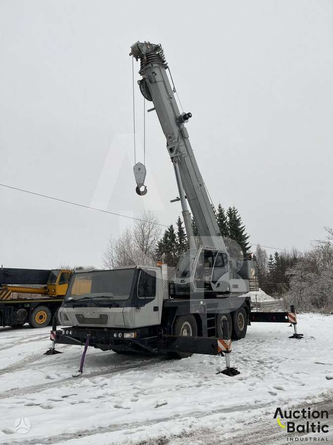 Grove GMK 3055, crane