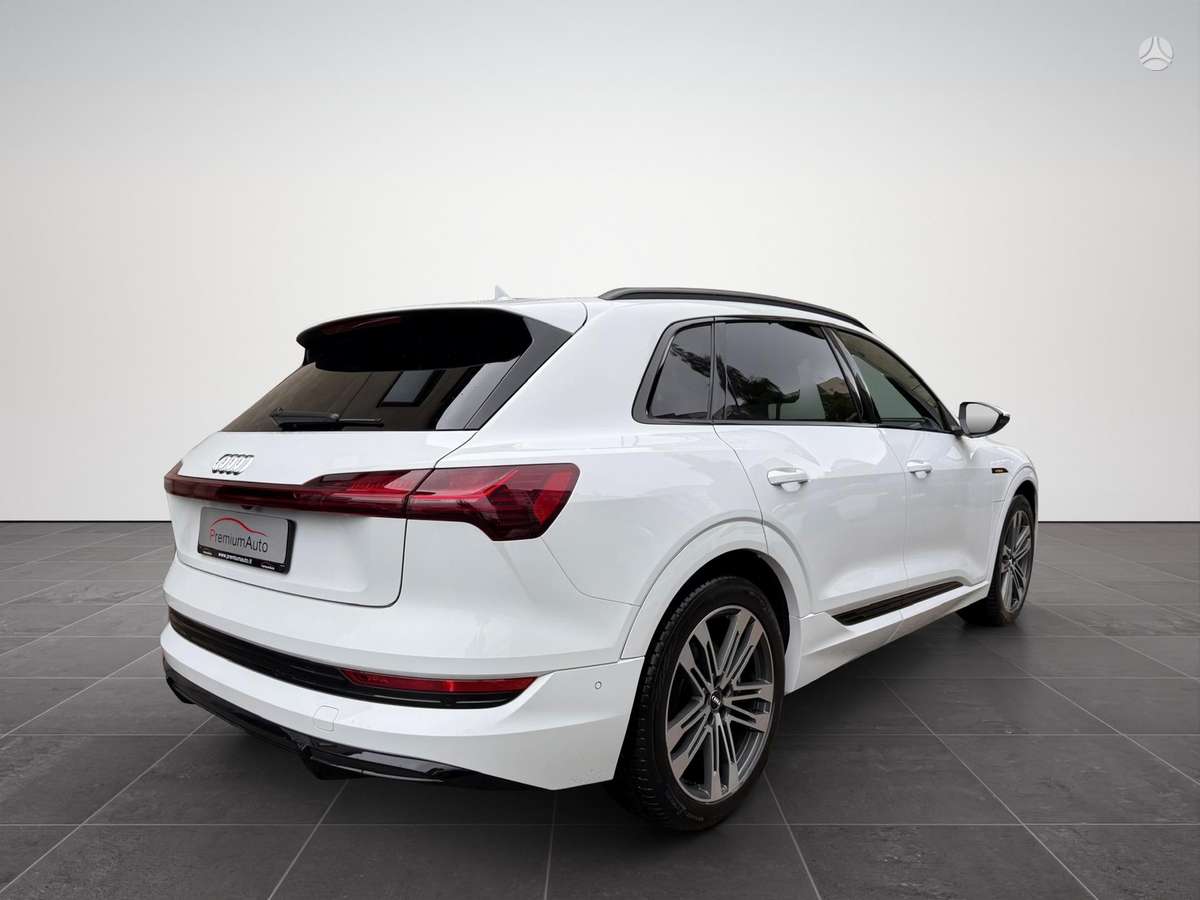 Audi e-tron, 95 kWh, off-road / crossover
