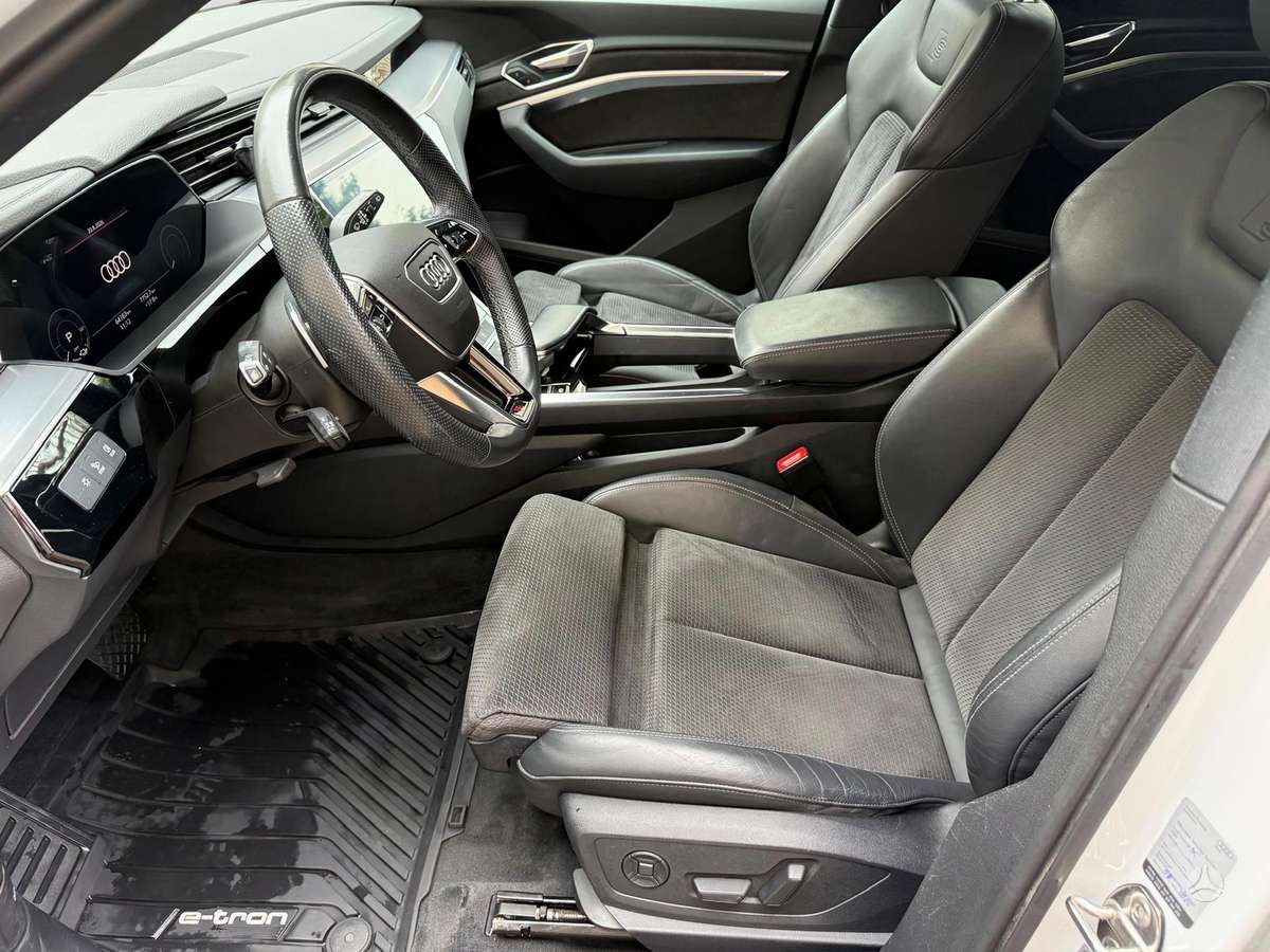 Audi e-tron, 95 kWh, off-road / crossover